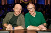 Rateteam-Kapitäne Bernhard Hoëcker (l.) mit Schauspieler Simon Schwarz (r.). Rateteam-Kapitäne Bernhard Hoëcker (l.) mit Schauspieler Simon Schwarz (r.).