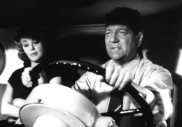 Hoch auf dem Lastkraftwagen: Jean Chape (Jean Gabin) und seine Freundin (Jeanne Moreau) f&uuml;hren ein Leben auf der &Uuml;berholspur.