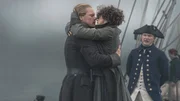 Ein flüchtiger Moment der Leidenschaft: Sam Heughan als Jamie Fraser, Caitriona Balfe als Claire Randall, Harri Pitches als Leutnant Tate Ein flüchtiger Moment der Leidenschaft: Sam Heughan als Jamie Fraser, Caitriona Balfe als Claire Randall, Harri Pitches als Leutnant Tate