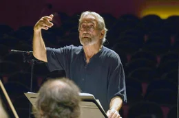 Jordi Savall dirigiert Mozarts Requiem.