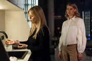 Patrizia (Miriam Lahnstein, l.) verweigert die Auseinandersetzung mit Stellas (Bettine Langehein) geisterhafter Erscheinung. Patrizia (Miriam Lahnstein, l.) verweigert die Auseinandersetzung mit Stellas (Bettine Langehein) geisterhafter Erscheinung.