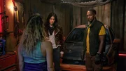 Miranda Watts (Jamie Neumann, l.) hat John (Anthony Mackie, r.) und Quiet (Stephanie Beatriz, M.) in ihrer Gewalt – ihre einzige Chance: ein riskanter Deal. Miranda Watts (Jamie Neumann, l.) hat John (Anthony Mackie, r.) und Quiet (Stephanie Beatriz, M.) in ihrer Gewalt – ihre einzige Chance: ein riskanter Deal.