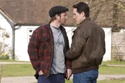 Laurence Mann (Paul Kaye, l.) und Justin Hooper (Bertie Carvel, r.) lieben dieselbe Frau. Noch ist nicht klar, wie sie das Problem miteinander l&ouml;sen.