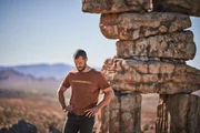 Warum war er hier bei den "Steinmännern"? Der Fremde (Jamie Dornan) erinnert sich nicht. Warum war er hier bei den "Steinmännern"? Der Fremde (Jamie Dornan) erinnert sich nicht.