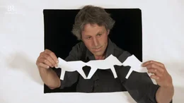 Erleben Sie das M&uuml;nchner Rundfunkorchester unter der Leitung von Marie Jacquot und entdecken Sie die Poesie des Papiertheaters!