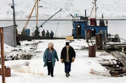 Der Einzige, den Laura (Seidi Haarla) in Murmansk kennt, ist Ljoha (Yuriy Borisov), den sie nach einiger &Uuml;berwindung aufsucht und um Hilfe bittet.