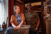 Victor (Gary Beadle) und Leanne Amobi (Anna Maxwell Martin) erinnern sich an frühere Partynächte. Victor (Gary Beadle) und Leanne Amobi (Anna Maxwell Martin) erinnern sich an frühere Partynächte.