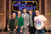 Moderator Kai Pflaume (M.) und seine Rateteam-Kapitäne Bernhard Hoëcker (l.) und Elton (r.) begrüßen in dieser Sendung den Schauspieler Simon Schwarz (2.v.l.) und den Schauspieler Sebastian Bezzel (2.v.r.). Moderator Kai Pflaume (M.) und seine Rateteam-Kapitäne Bernhard Hoëcker (l.) und Elton (r.) begrüßen in dieser Sendung den Schauspieler Simon Schwarz (2.v.l.) und den Schauspieler Sebastian Bezzel (2.v.r.).