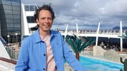 Sonnenuntergänge, grenzenlose Freiheit und Luxus auf hoher See: Kreuzfahrten gelten für Millionen Menschen als Inbegriff des perfekten Urlaubs. Doch wie viel Wahrheit steckt hinter den glänzenden Werbeversprechen der großen Anbieter? Sonnenuntergänge, grenzenlose Freiheit und Luxus auf hoher See: Kreuzfahrten gelten für Millionen Menschen als Inbegriff des perfekten Urlaubs. Doch wie viel Wahrheit steckt hinter den glänzenden Werbeversprechen der großen Anbieter?