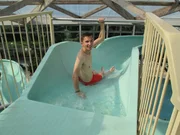 Wasserrutschen sind die Sensation in Spaßbädern. Eric Mayer testet, wie er am schnellsten rutscht, und er weiht als Testrutscher eine neue Looping-Rutsche ein. Wasserrutschen sind die Sensation in Spaßbädern. Eric Mayer testet, wie er am schnellsten rutscht, und er weiht als Testrutscher eine neue Looping-Rutsche ein.
