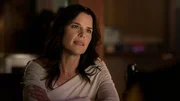 Raven (Neve Campbell) hat einen Auftrag für Joe: Die Belohnung ist verlockend – der Einsatz tödlich. Raven (Neve Campbell) hat einen Auftrag für Joe: Die Belohnung ist verlockend – der Einsatz tödlich.