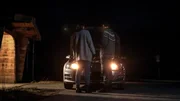 An einer Bushaltestelle hat ein Auto eine Panne. Im Wagen sitzt eine Frau, der es gesundheitlich so schlecht geht, dass sie kurz darauf stirbt. Die Ermittlungen ergeben: Sie wurde zu Tode gequält. An einer Bushaltestelle hat ein Auto eine Panne. Im Wagen sitzt eine Frau, der es gesundheitlich so schlecht geht, dass sie kurz darauf stirbt. Die Ermittlungen ergeben: Sie wurde zu Tode gequält.