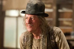 Niemand ahnt, dass der abgetakelte S&auml;ufer Ron (Geoffrey Rush) ein ber&uuml;hmter Scharfsch&uuml;tze war ...