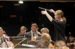 Mirga Gražinytė-Tyla dirigiert das Orchestre Philharmonique de Radio France, aufgezeichnet in der Pariser Philharmonie am 26. April 2024