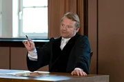 Staatsanwalt Wärmelskirchen (Werner Wölbern) bei der Gerichtsverhandlung gegen Harry Schneider. Staatsanwalt Wärmelskirchen (Werner Wölbern) bei der Gerichtsverhandlung gegen Harry Schneider.
