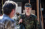 Moritz Gagern (Stefan Siebert, r.) ist erschüttert als er von seinem Vater, Hannes Gagern (Butz Ulrich Buse, l.) erfährt, dass seine Mutter über 10 Jahre nach ihrem Verschwinden, tot in einem Gletscher aufgefunden wurde. Moritz Gagern (Stefan Siebert, r.) ist erschüttert als er von seinem Vater, Hannes Gagern (Butz Ulrich Buse, l.) erfährt, dass seine Mutter über 10 Jahre nach ihrem Verschwinden, tot in einem Gletscher aufgefunden wurde.