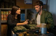 Für Mina (Jasmin Tabatabai) und Alex (Aleksandar Radenkovi?) sieht die Wohnung des vermissten Bundeswehrsoldaten Mirko Drews nicht danach aus, als sei der von seinem letzten Einsatz tatsächlich wieder zu Hause angekommen. Für Mina (Jasmin Tabatabai) und Alex (Aleksandar Radenkovi?) sieht die Wohnung des vermissten Bundeswehrsoldaten Mirko Drews nicht danach aus, als sei der von seinem letzten Einsatz tatsächlich wieder zu Hause angekommen.