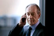 Staranwalt Dr. Reto Zanger (Robert Hunger-B&uuml;hler) ist bestens informiert.