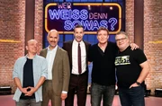 Moderator Kai Pflaume (M.) und seine Rateteam-Kapitäne Bernhard Hoëcker (l.) und Elton (r.) begrüßen in dieser Sendung den Schauspieler und Komiker Christoph Maria Herbst (2.v.l.) und den Schauspieler Oliver Masucci (2.v.r.). Moderator Kai Pflaume (M.) und seine Rateteam-Kapitäne Bernhard Hoëcker (l.) und Elton (r.) begrüßen in dieser Sendung den Schauspieler und Komiker Christoph Maria Herbst (2.v.l.) und den Schauspieler Oliver Masucci (2.v.r.).