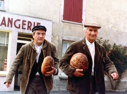 Bauer Claude (Louis de Fun&egrave;s,r.) und Nachbar Francis (Jean Carmet)