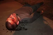 Nachdem der Soldat und Familienvater Layne Schmidtke buchstäblich zu Tode geprügelt wird, muss Lieutenant Joe Kenda die Hintergründe der brutalen Tat herausfinden ... Nachdem der Soldat und Familienvater Layne Schmidtke buchstäblich zu Tode geprügelt wird, muss Lieutenant Joe Kenda die Hintergründe der brutalen Tat herausfinden ...