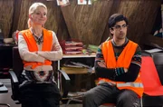 ARD/HEITER BIS T&Ouml;DLICH - ZWISCHEN DEN ZEILEN, neue Krimi-Kom&ouml;die mit 16 Folgen, Folge 14 "Tote haben keinen Hunger". Rajesh (Parbet Chugh, r.) und Jenny (Constanze Behrends, l.) streiken, sie wollen eine Gehaltserh&ouml;hung.