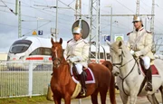 Vergangenheit und Gegenwart treffen auf diesem Bild aufeinander. Die K&uuml;rrasiere der preu&szlig;ischen Armee des 19. Jahrhunderts.