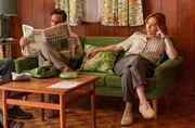 Tony Brightwell (Emun Elliott, l.), Nicki Jennings (Charlotte Spencer, r.)