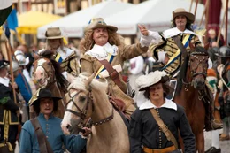 Eulensteins B&uuml;rgermeister (Uwe Ochsenknecht) gibt zur 350-Jahrfeier seines St&auml;dtchens hoch zu Ross Torsten Torstenson, den Eroberer.