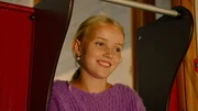 Anja (Emilie Lindgren-Asly) hat sich in einen anderen Jungen verliebt. Anja (Emilie Lindgren-Asly) hat sich in einen anderen Jungen verliebt.