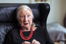 Helen Grob &ndash; Henzes ehemalige Sekret&auml;rin &ndash; erz&auml;hlt von der h&uuml;bschen kleinen Villa am Waldrand, in der Henze aufwuchs.