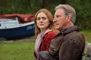 Tasha Walker (Chloe Harris, li.), Alex Ridley (Adrian Dunbar, re.) Tasha Walker (Chloe Harris, li.), Alex Ridley (Adrian Dunbar, re.)
