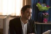 Um Chloe (Laura German) zu retten, muss Lucifer (Tom Ellis) in die Hölle zurück, um eine geheimnisvolle Giftformel zu besorgen. Um Chloe (Laura German) zu retten, muss Lucifer (Tom Ellis) in die Hölle zurück, um eine geheimnisvolle Giftformel zu besorgen.