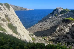 In Cala Ratjada lie&szlig;en sich Anfang der 1930er Jahre deutschsprachige antifaschistische K&uuml;nstler und Schriftsteller nieder.