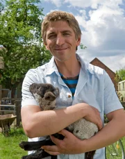 Fritz Fuchs (Guido Hammesfahr) auf der Schaffarm
