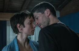 Zwischen Juliane (Julia Koschitz) und Vince (Slavko Popadic) kommt es in der Nacht zu einer ungewollten, aber sehr st&uuml;rmischen Ann&auml;herung.