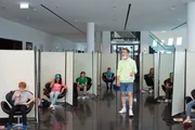 Eric startet den "PUR+" Freundschaftstest: Acht Kinder, die sich vorher noch nie gesehen haben, checken, mit wem sie sich gerne anfreunden würden. Gibt es Freundschaft auf den ersten Blick? Eric startet den "PUR+" Freundschaftstest: Acht Kinder, die sich vorher noch nie gesehen haben, checken, mit wem sie sich gerne anfreunden würden. Gibt es Freundschaft auf den ersten Blick?