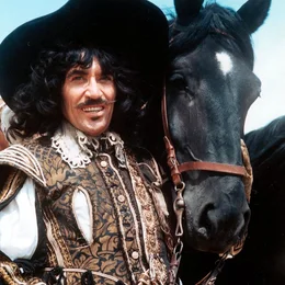 Porthos (Frank Finlay).