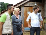 Auf dem Reiterhof von Angie und Stefan und ihrer Gro&szlig;familie in dem beschaulich niederbayerischen Dorf ist eigentlich immer etwas los. Doch schon bald k&ouml;nnte die scheinbare Idylle zu Ende sein. Die Familie kann die Pacht des Hofes nicht mehr bezahlen und plant bereits ihren Auszug aus dem tierischen Paradies...