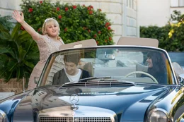 v.li.: Penny Rust (Rebel Wilson), Thomas Westerburg (Alex Sharp) und Josephine Chesterfield (Anne Hathaway)