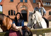 ARD Degeto MORD IN BESTER GESELLSCHAFT, "Alles Böse zum Hochzeitstag", am Freitag (02.03.18) um 23:30 Uhr im ERSTEN. Sophia Theisen (Pia Baresch) fordert von Gutsverwalter Max Warnecke (Christian Kohlund) einen besonderen Liebesdienst. © ARD Degeto/Tivoli Film/Nicolas Maack, honorarfrei - Verwendung gemäß der AGB im engen inhaltlichen, redaktionellen Zusammenhang mit genannter Degeto-Sendung und bei Nennung "Bild: ARD Degeto/Tivoli Film/Nicolas Maack" (S2). ARD Degeto/Programmplanung und Presse, Tel: 069/1509-335, degeto-presse@degeto.de ARD Degeto MORD IN BESTER GESELLSCHAFT, "Alles Böse zum Hochzeitstag", am Freitag (02.03.18) um 23:30 Uhr im ERSTEN. Sophia Theisen (Pia Baresch) fordert von Gutsverwalter Max Warnecke (Christian Kohlund) einen besonderen Liebesdienst. © ARD Degeto/Tivoli Film/Nicolas Maack, honorarfrei - Verwendung gemäß der AGB im engen inhaltlichen, redaktionellen Zusammenhang mit genannter Degeto-Sendung und bei Nennung "Bild: ARD Degeto/Tivoli Film/Nicolas Maack" (S2). ARD Degeto/Programmplanung und Presse, Tel: 069/1509-335, degeto-presse@degeto.de