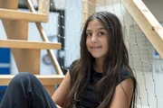 Ela (12) liebt es zu turnen und möchte unbedingt einen Salto schaffen. Ela (12) liebt es zu turnen und möchte unbedingt einen Salto schaffen.