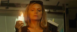 Nachdem ihr Mann eine dubiose Mafia-Bande an das FBI verraten hat, sind Maggie (Michelle Pfeiffer) und ihre Familie gezwungen, an einem Zeugenschutzprogramm teilzunehmen. Um die schwere Anfangszeit in ihrer neuen Heimat zu &uuml;berbr&uuml;cken, sucht Maggi Zuflucht in der Kirche.