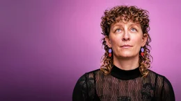 Die Perimenopause beginnt oft fr&uuml;her als gedacht &ndash; und bleibt h&auml;ufig unerkannt. Host Svenja Post aka &bdquo;Tante Kante&ldquo; begibt sich auf Spurensuche: Was passiert im K&ouml;rper in der fr&uuml;hen Phase der Wechseljahre? Warum ist die Diagnose so schwierig? Was hilft wirklich? Eine ARD-Wissensdoku &uuml;ber eine neue Lebensphase, die viele Frauen betrifft.&ldquo; &copy; SWR, honorarfrei - Verwendung gem&auml;&szlig; der AGB im engen inhaltlichen, redaktionellen Zusammenhang mit genannter SWR-Sendung bei Nennung "Bild: SWR&ldquo; (S2+). SWR Presse/Bildkommunikation, Baden-Baden, Tel: 07221/929-26868, foto@swr.de