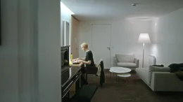 Joana Mallwitz in der Garderobe in Paris.