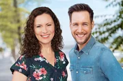 Der WDR sendet live und holt den Sommer nach Duisburg! Direkt am Rheinufer laden Anne Willmes (l) und Sven Kroll zur großen Sommerparty ein. Der WDR sendet live und holt den Sommer nach Duisburg! Direkt am Rheinufer laden Anne Willmes (l) und Sven Kroll zur großen Sommerparty ein.