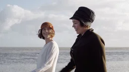Gegens&auml;tzliche Freundinnen: Die anst&ouml;&szlig;ige Rose Gooding (Jessie Buckley, li.) und die gottesf&uuml;rchtige Edith Swan (Olivia Coleman, re.)