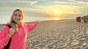 Hier geht die Sonne am schönsten unter: Tamina am Strand von Föhr Hier geht die Sonne am schönsten unter: Tamina am Strand von Föhr