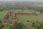 Nördlich von Encarnación stehen zwei der besterhaltenen Jesuiten-Siedlungen Südamerikas: La Santísima Trinidad de Paraná und Jesús de Tavarangue, von der Unesco als Weltkulturerbe ausgezeichnet. Nördlich von Encarnación stehen zwei der besterhaltenen Jesuiten-Siedlungen Südamerikas: La Santísima Trinidad de Paraná und Jesús de Tavarangue, von der Unesco als Weltkulturerbe ausgezeichnet.