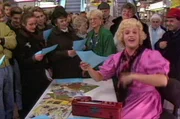 Dass es hierzulande nicht sonderlich gut um den Humor bestellt ist, gilt längst als widerlegt. Lang ist die Liste großartiger Komödianten, die Generationen von Fernsehzuschauern in Ost und West zum Lachen gebracht haben. Die Sendung erinnert an die besten Sketche und witzigsten Nummern. Kommentiert werden die Ausschnitte von Freunden, Künstlerkollegen und Förderern. - Hape Kerkeling Dass es hierzulande nicht sonderlich gut um den Humor bestellt ist, gilt längst als widerlegt. Lang ist die Liste großartiger Komödianten, die Generationen von Fernsehzuschauern in Ost und West zum Lachen gebracht haben. Die Sendung erinnert an die besten Sketche und witzigsten Nummern. Kommentiert werden die Ausschnitte von Freunden, Künstlerkollegen und Förderern. - Hape Kerkeling